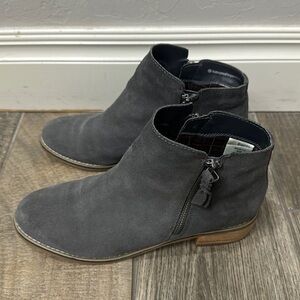 Blondo gray suede waterproof booties size 9 1/2 M